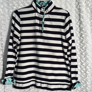 4 large buttons at neck